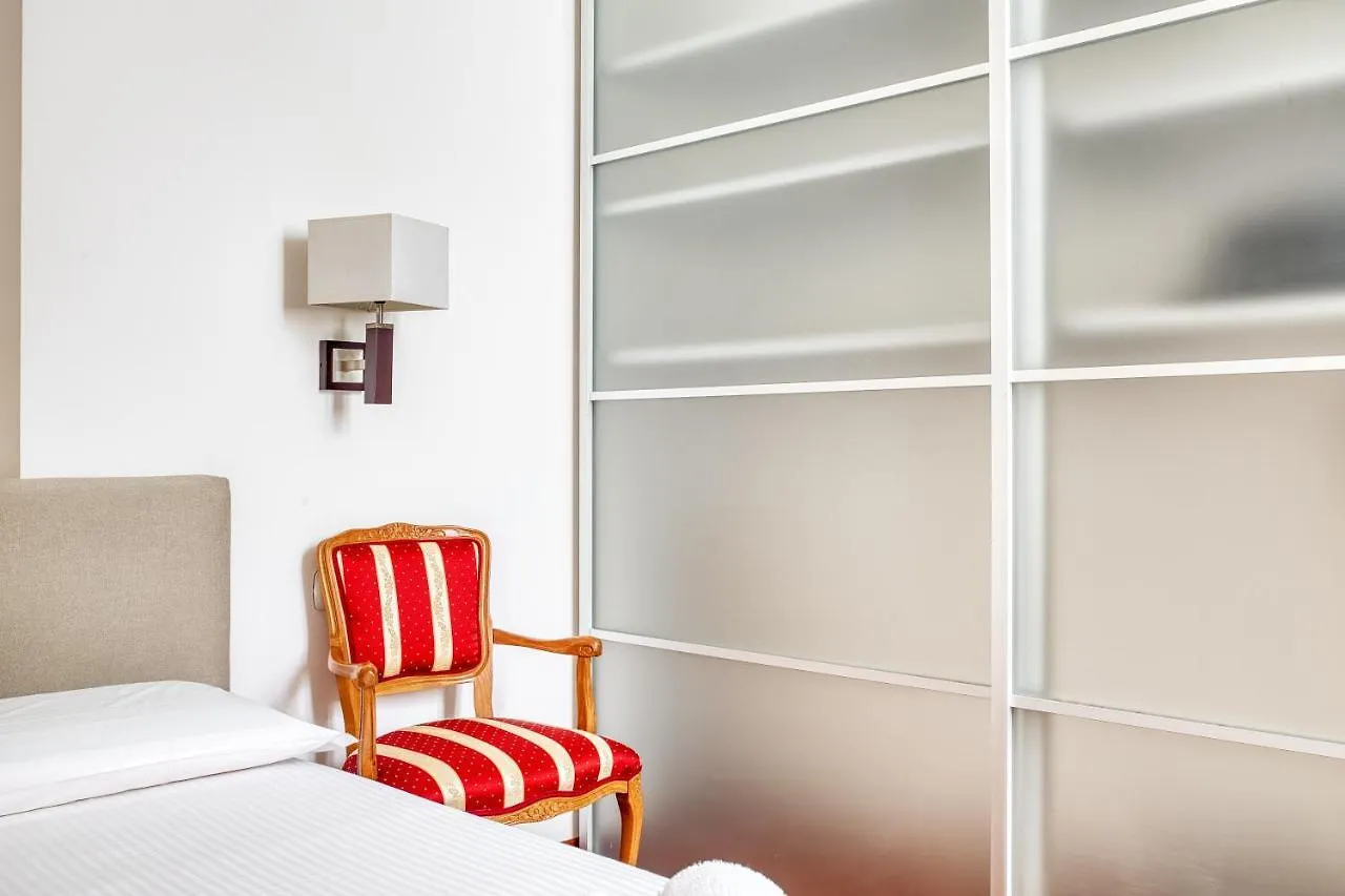 Joivy Trendy Apt Near Sforzesco Castle Милан 0*,  Италия